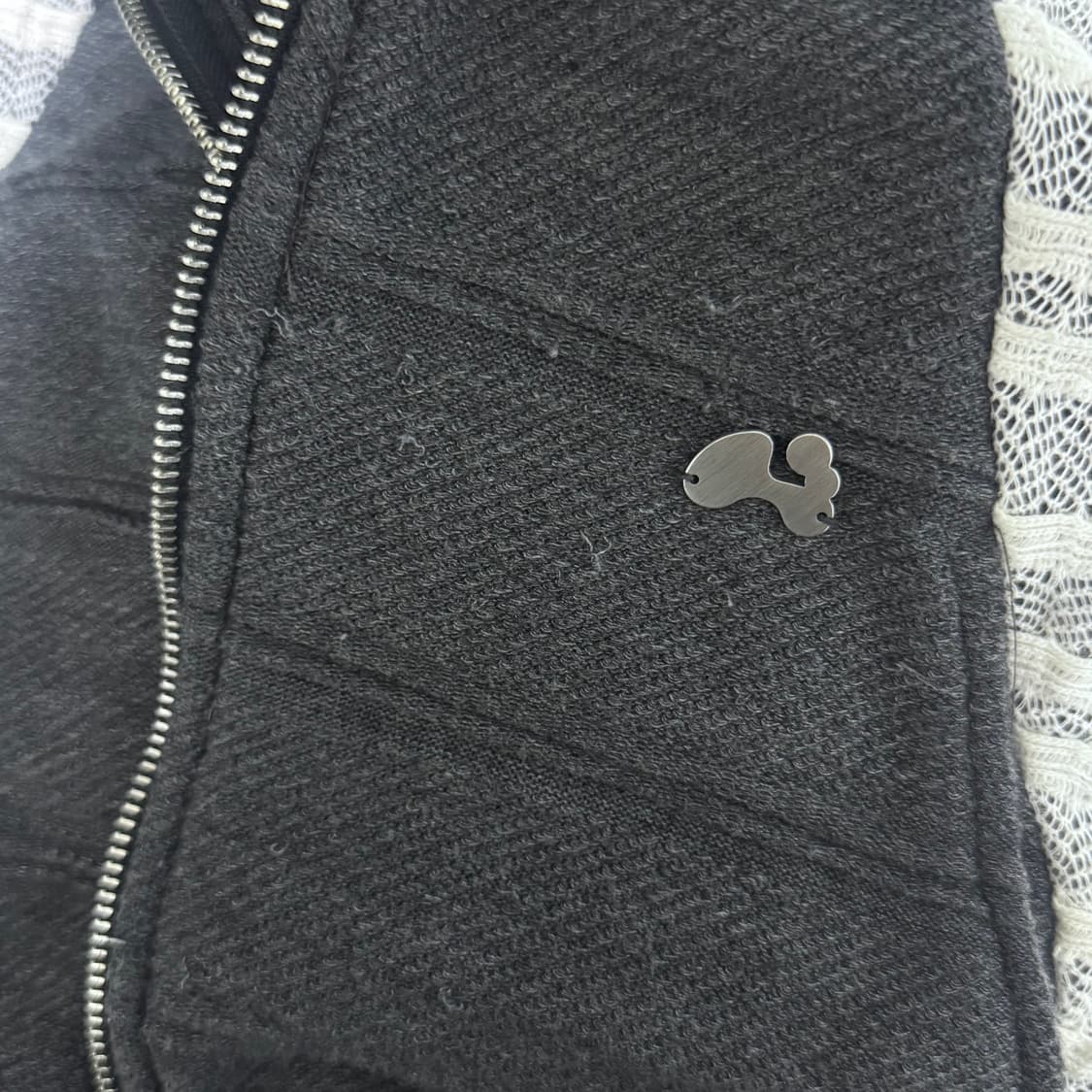 허그유어스킨 플랩 니트 집업 차콜 상품이미지2