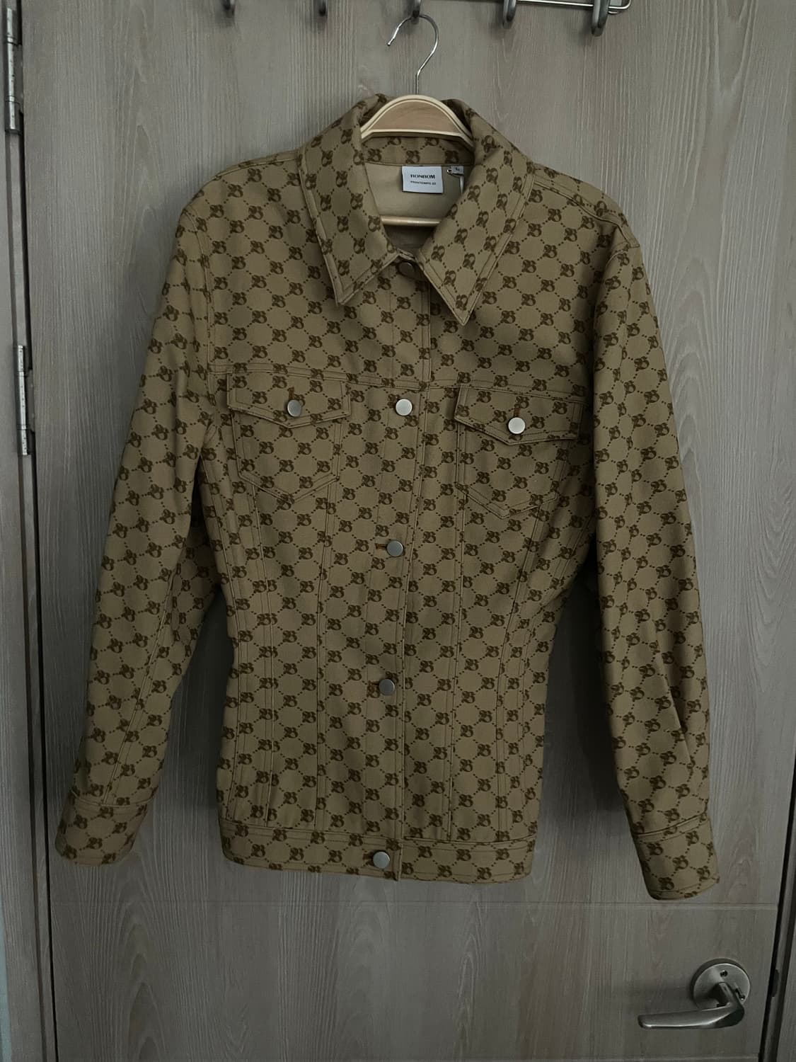 BONBOM 베이지 모노그램 프린트 재킷[L] 상품이미지1