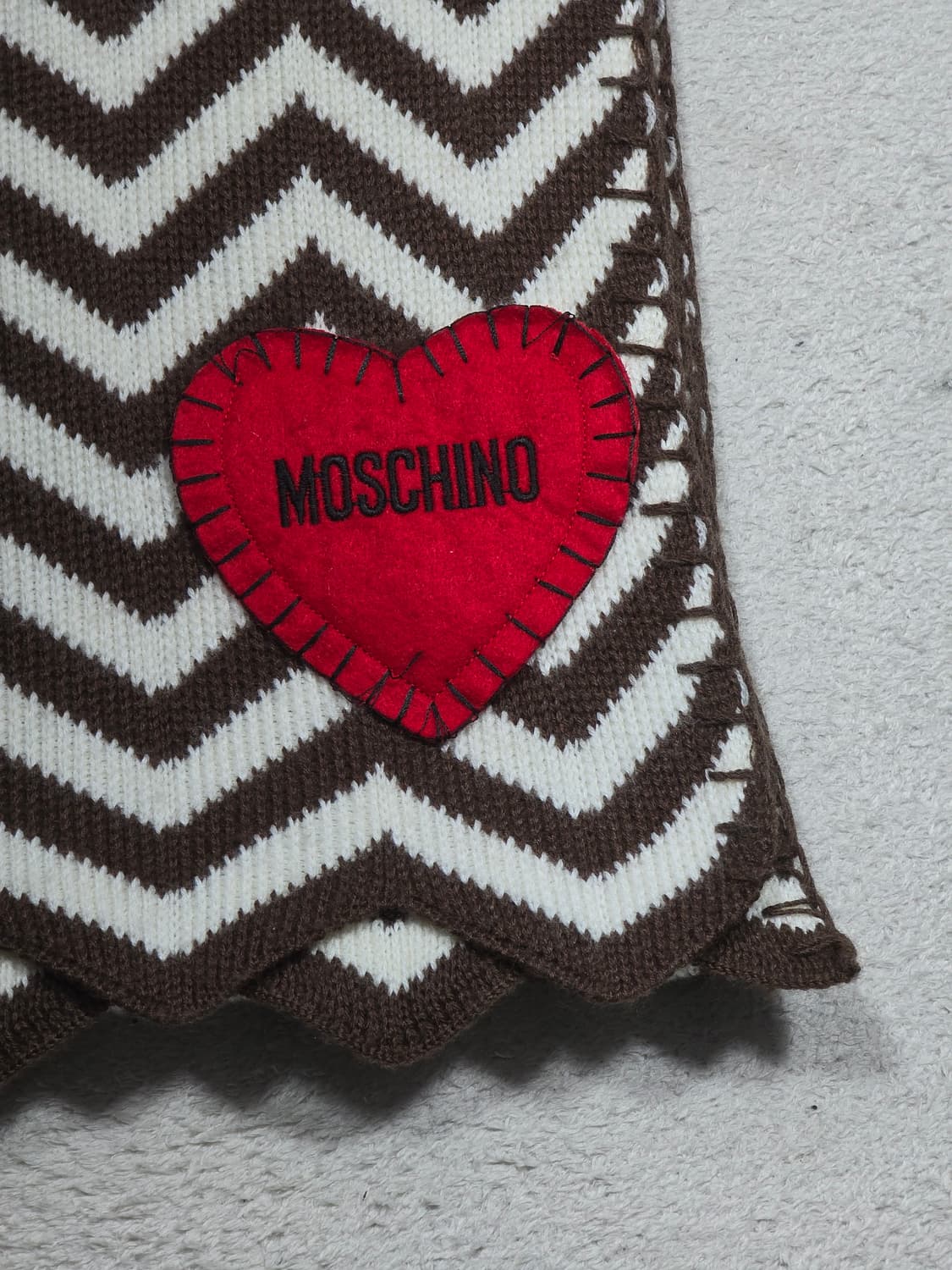 Moschino 모스키노 하트로고 지그재그 패턴 머플러 상품이미지2