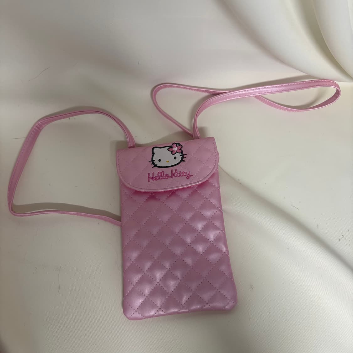 헬로키티 쿠지 핑크 퀼팅 미니 크로스백  상품이미지1