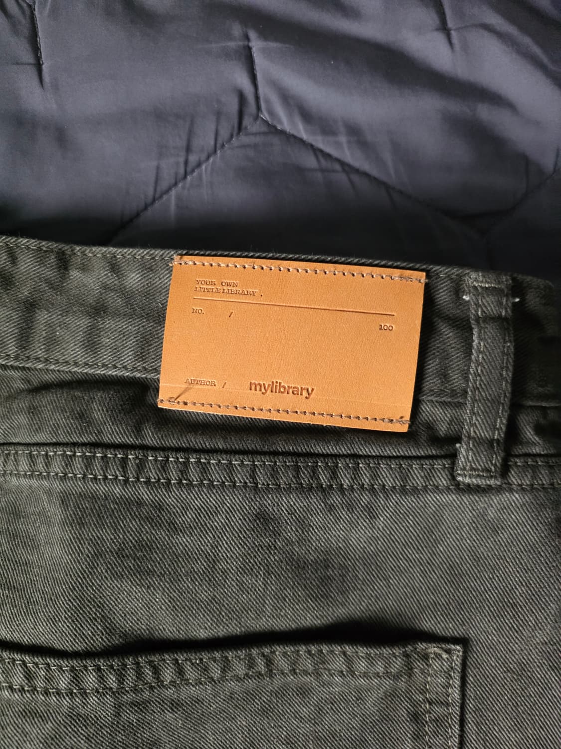 [m] 마이라이브러리 104 가먼트 다이드 팬츠 더스트 올리브 상품이미지4