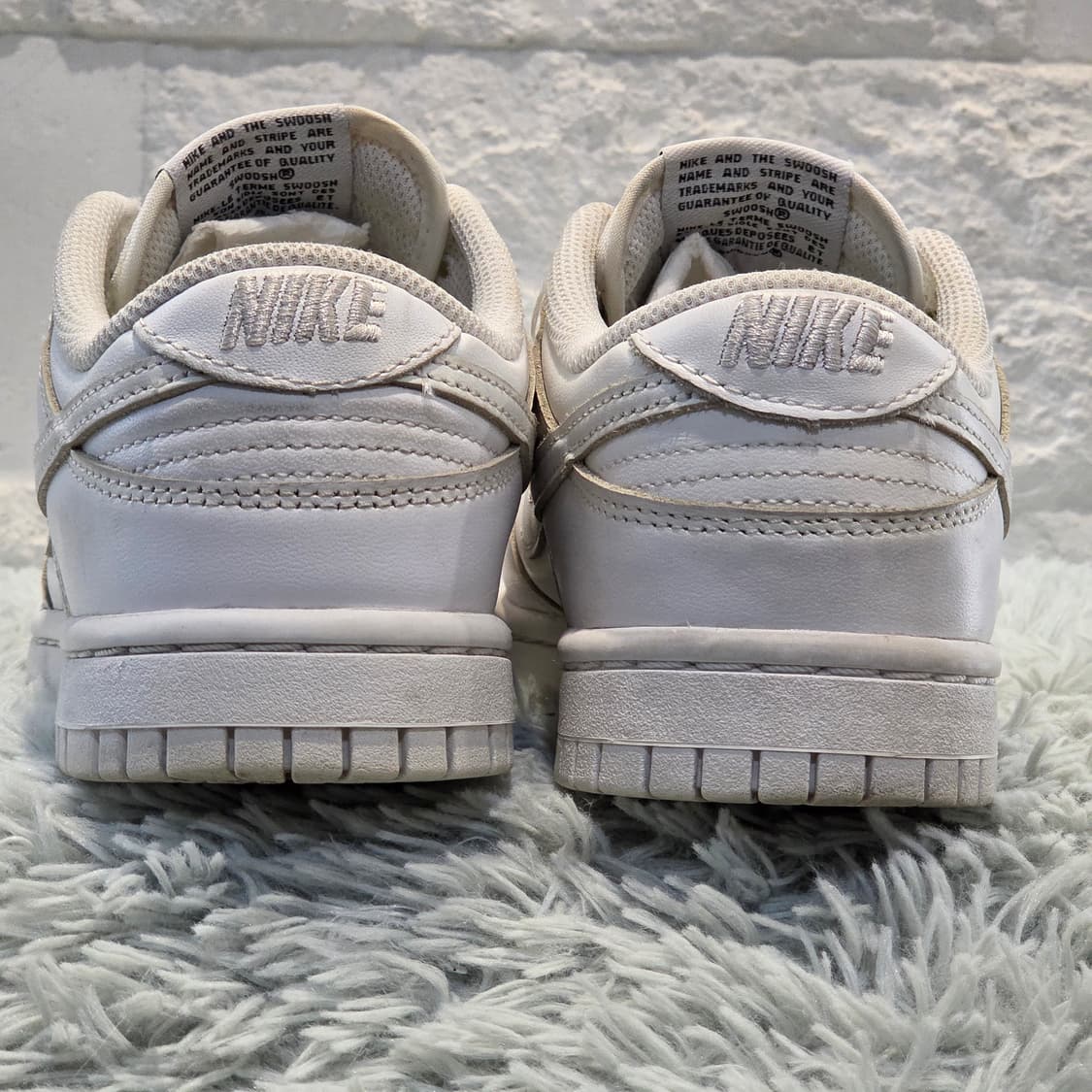 8w-9:나이키 덩크 로우 트리플 화이트 230cm 상품이미지4