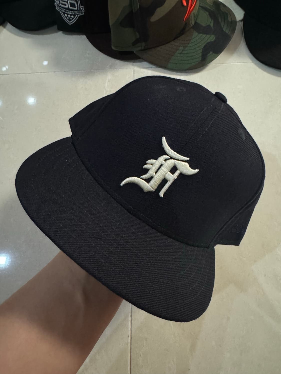 뉴에라 x 피어 오브 갓 5/8 미시착 처분  상품이미지1