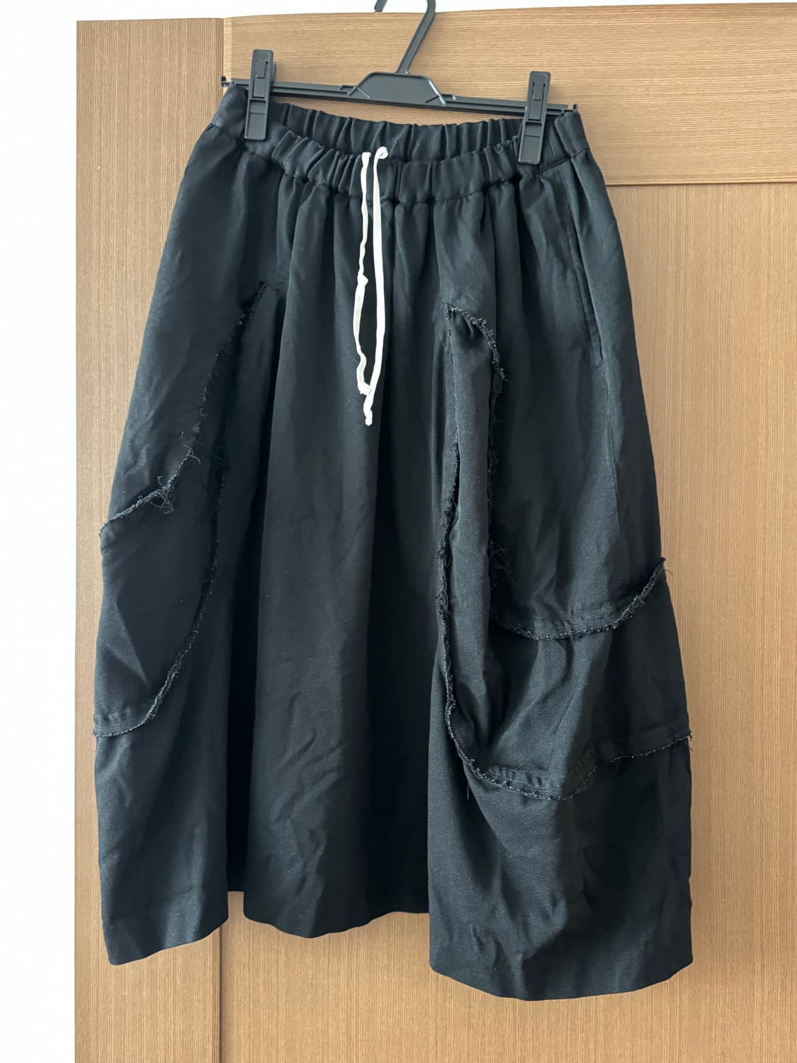 꼼데가르송 블랙 23SS 폴리에스터 컷아웃 스커트 (블랙 xs) 상품이미지1