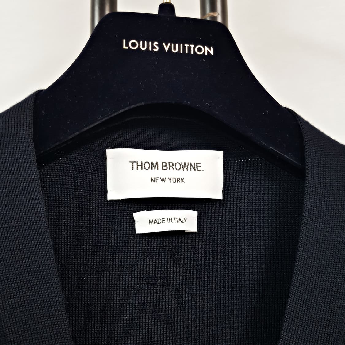 톰브라운 울 밀라노 스티치 4바 브이넥 롱 가디건 FKC289A 상품이미지7