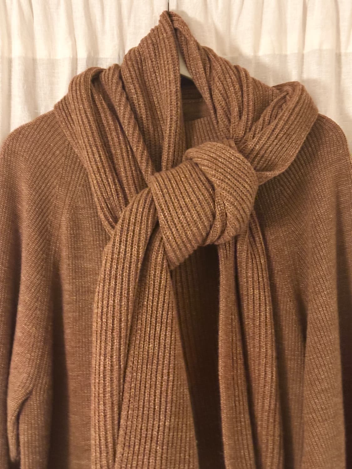 유니클로 U 르메르 모크넥 니트 원피스 M 브라운 머플러 세트 상품이미지4