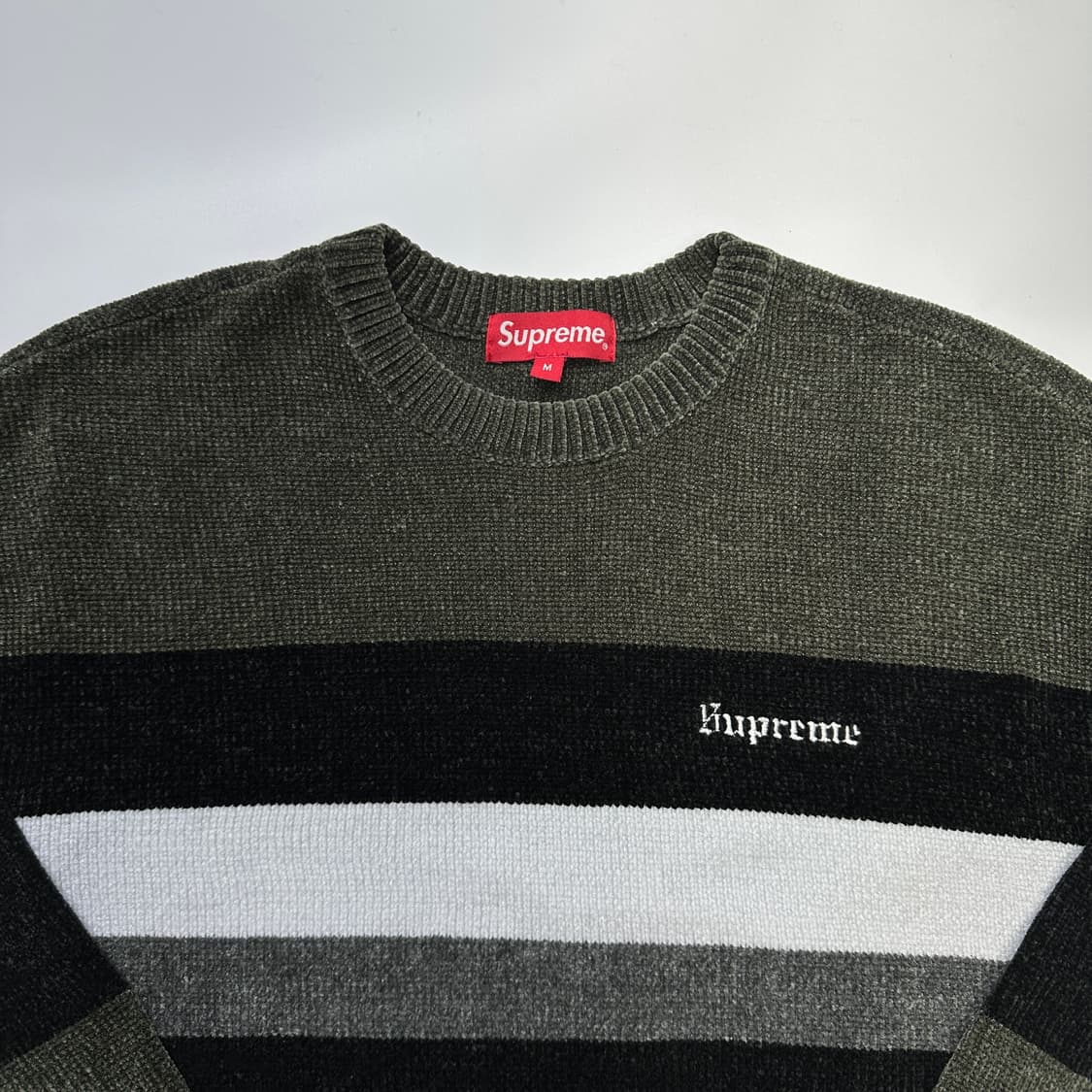 SUPREME 18FW Chenille Sweater 슈프림 니트 상품이미지2