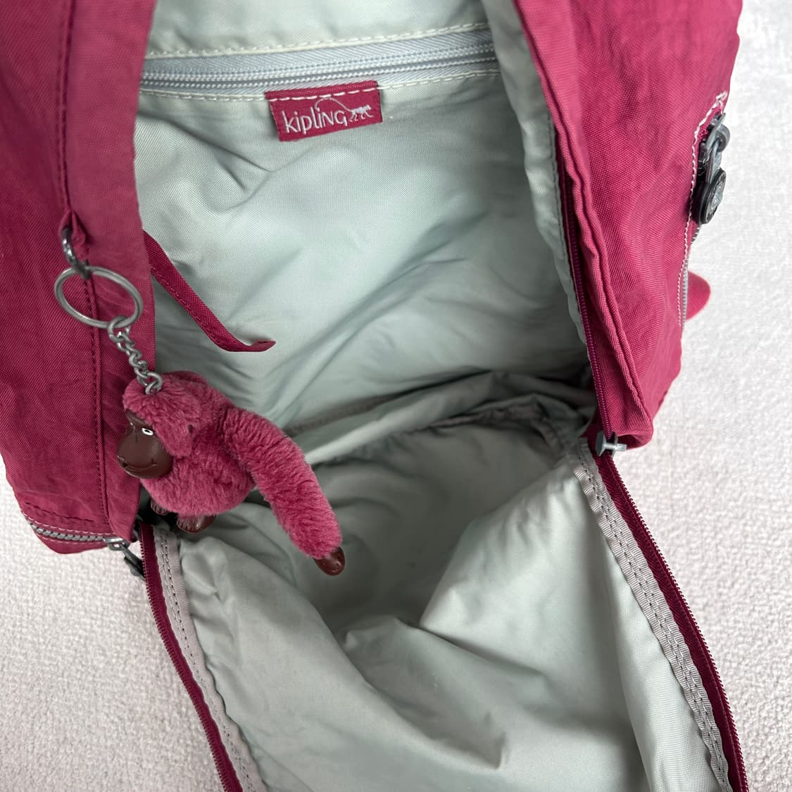 키플링 백팩 버건디 + 키링 인형 상품이미지4