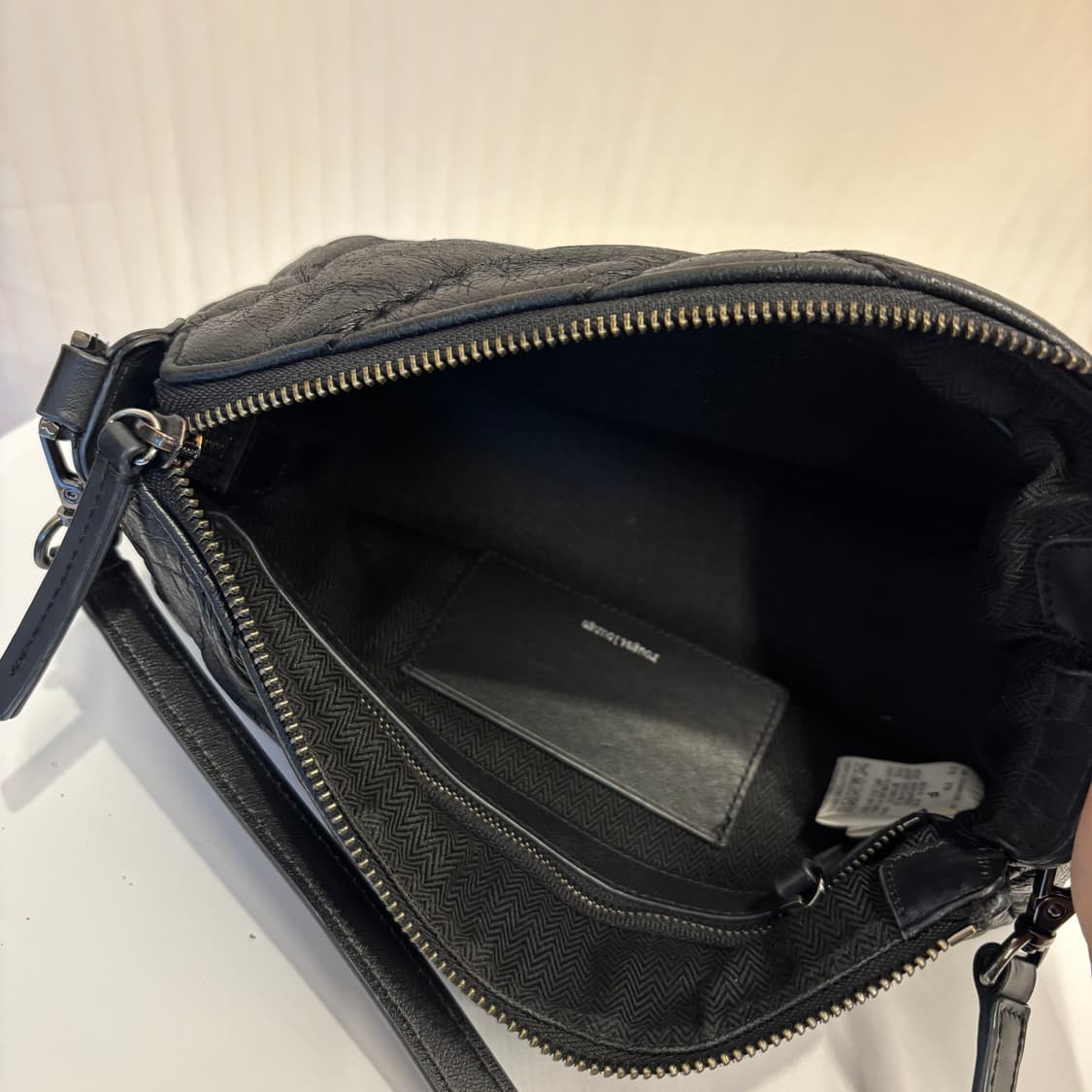 정품 루즈앤라운지 램스킨 크로스백    상품이미지10