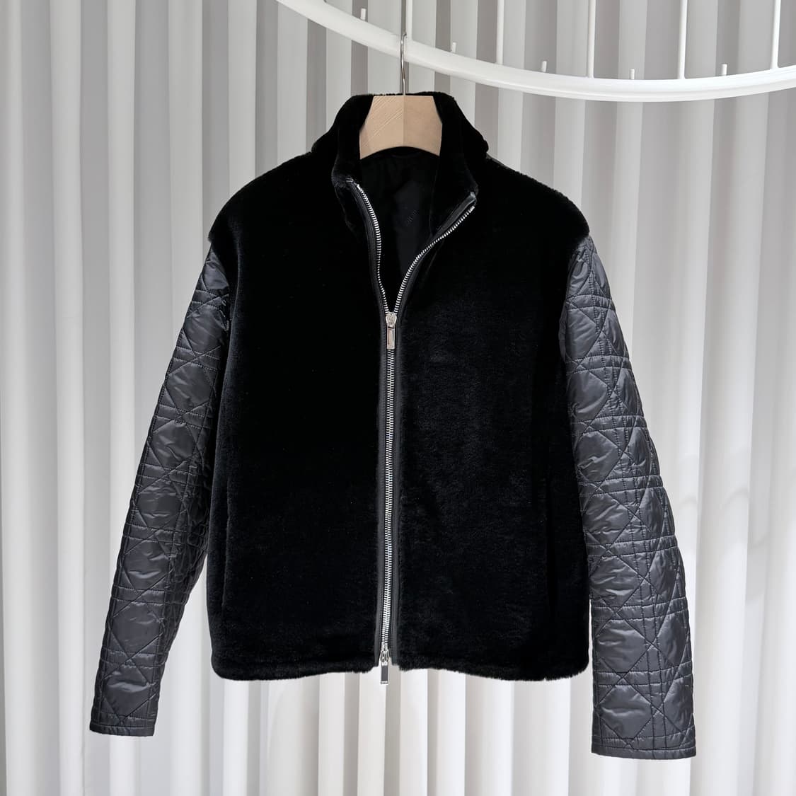 50 / 디올 까나쥬 블랙 시어링 패딩 자켓 상품이미지5