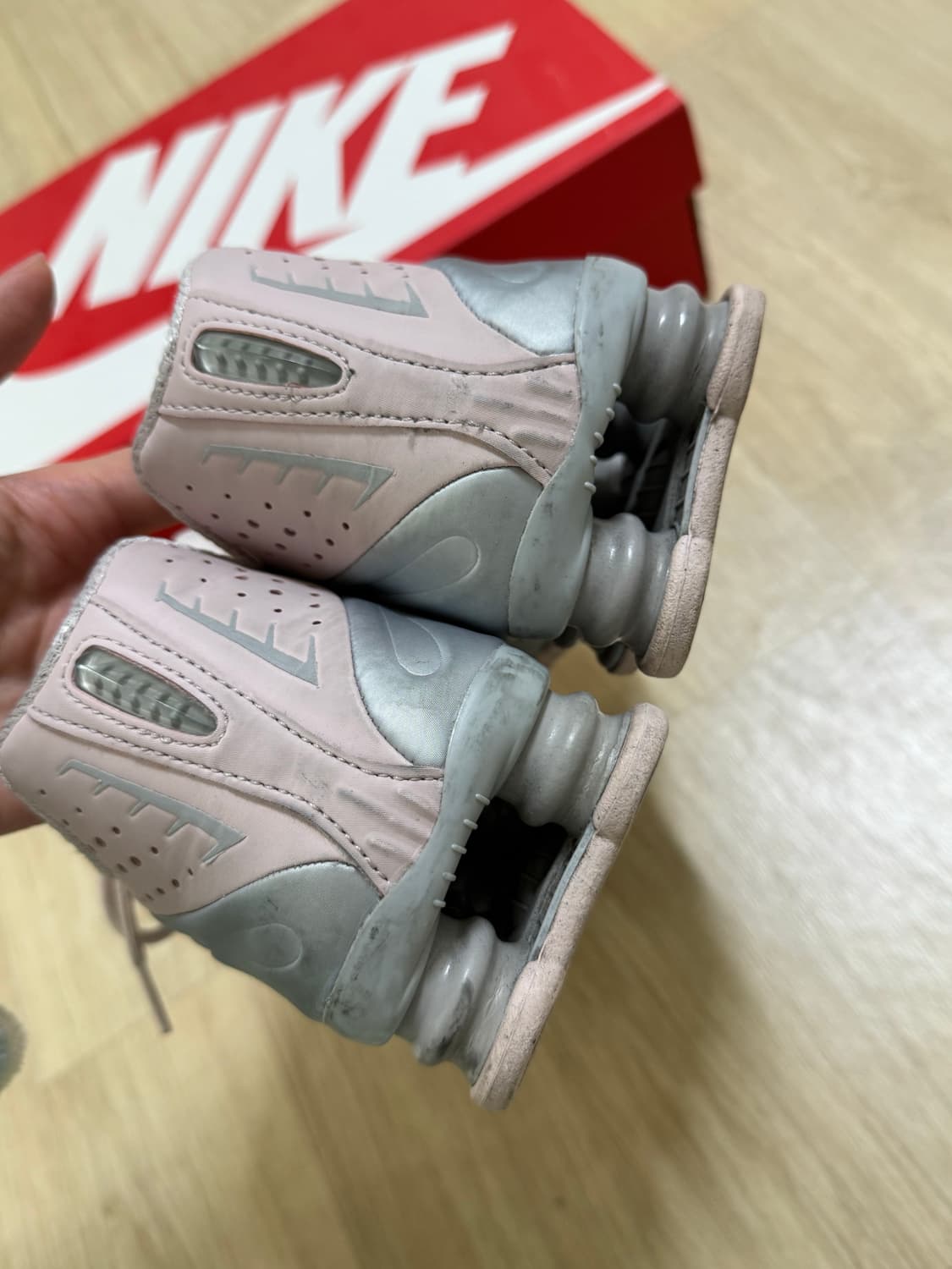 나이키 샥스 R4 베얼리 로즈 250 상품이미지7