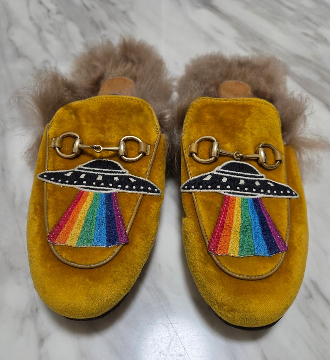 구찌 프린스타운 벨벳 머스더트 퍼 뮬 상품이미지2