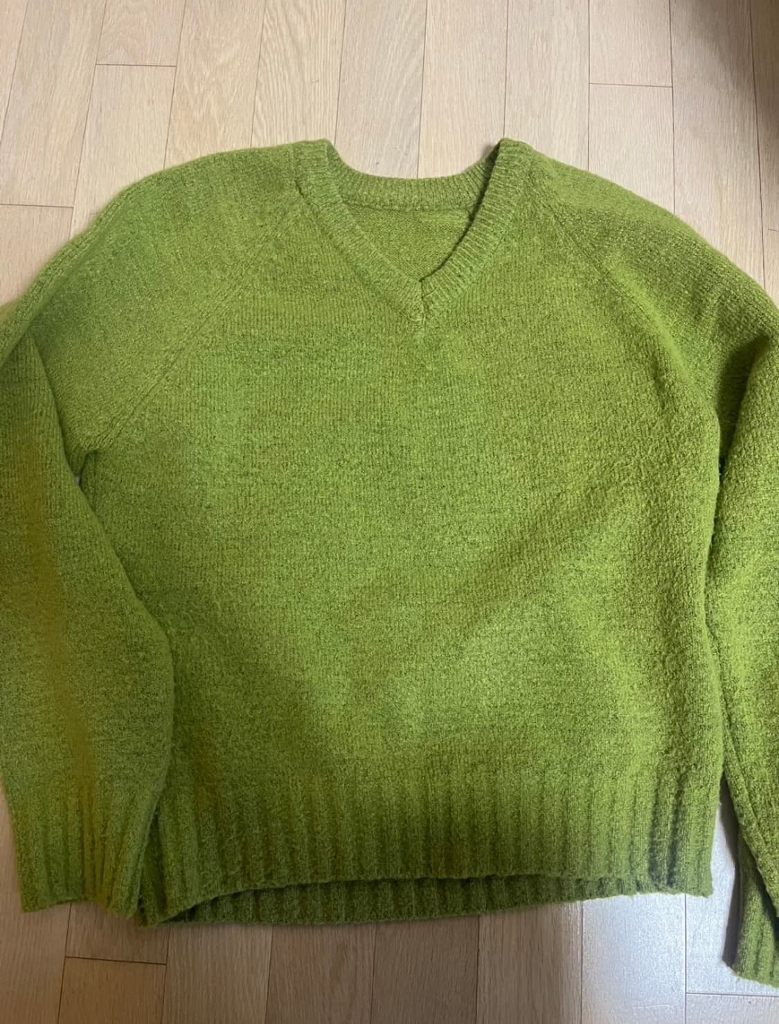 라룸 그린 초록색 브이넥 니트 상품이미지1