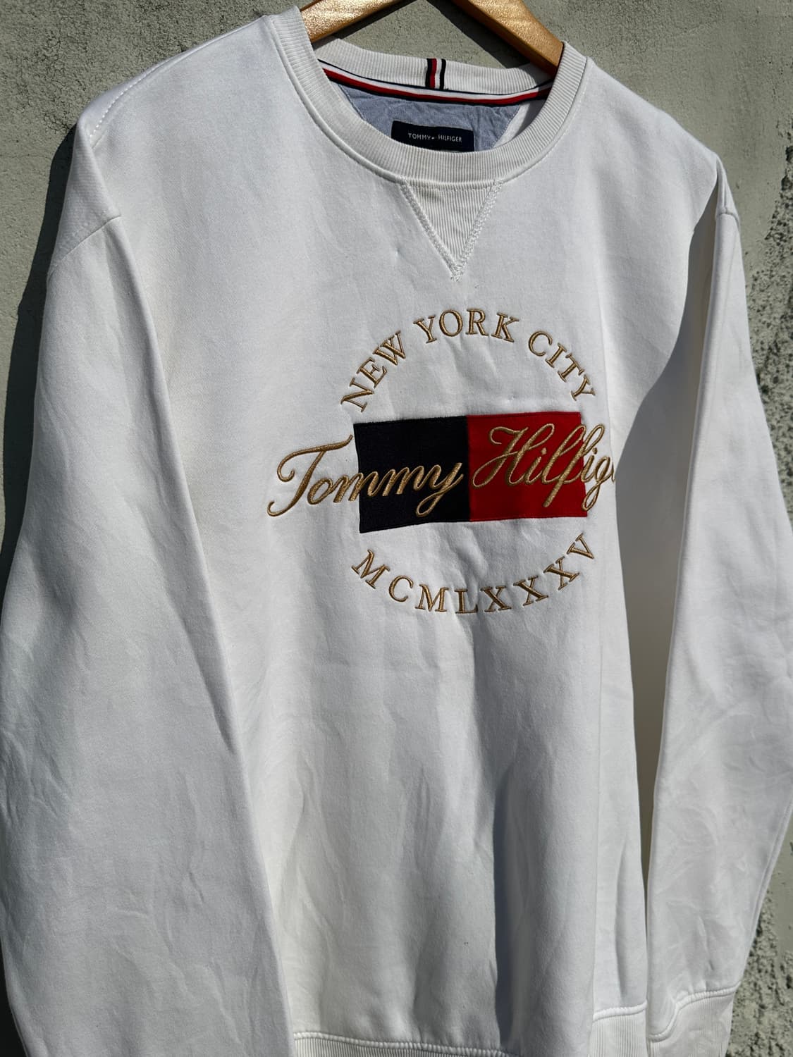 [XL] 타미힐피거 자수 화이트 맨투맨 스웻셔츠 상품이미지6