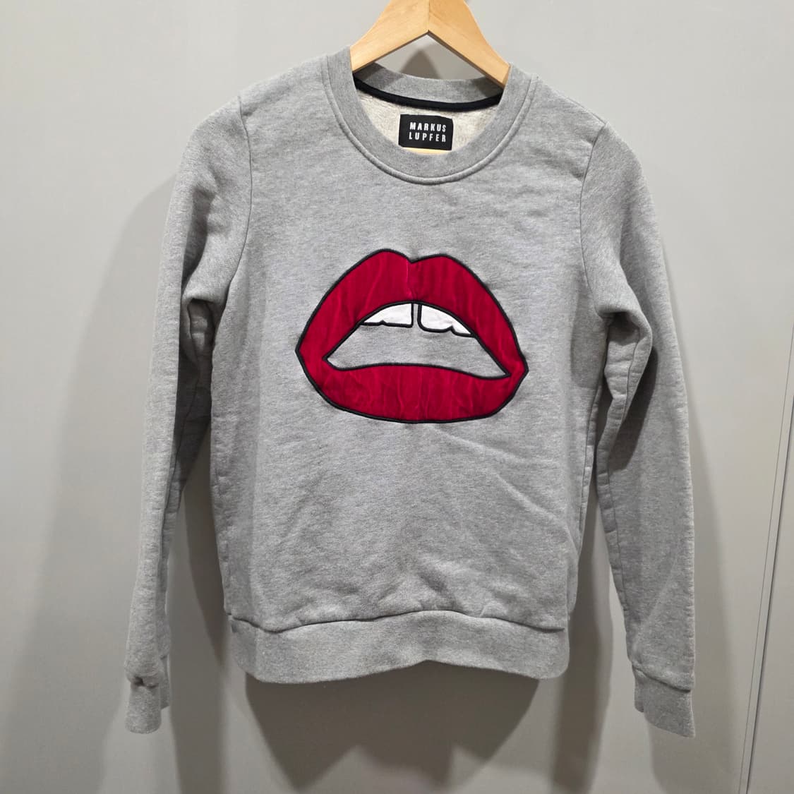 마커스루퍼 립 로고 맨투맨 상품이미지1