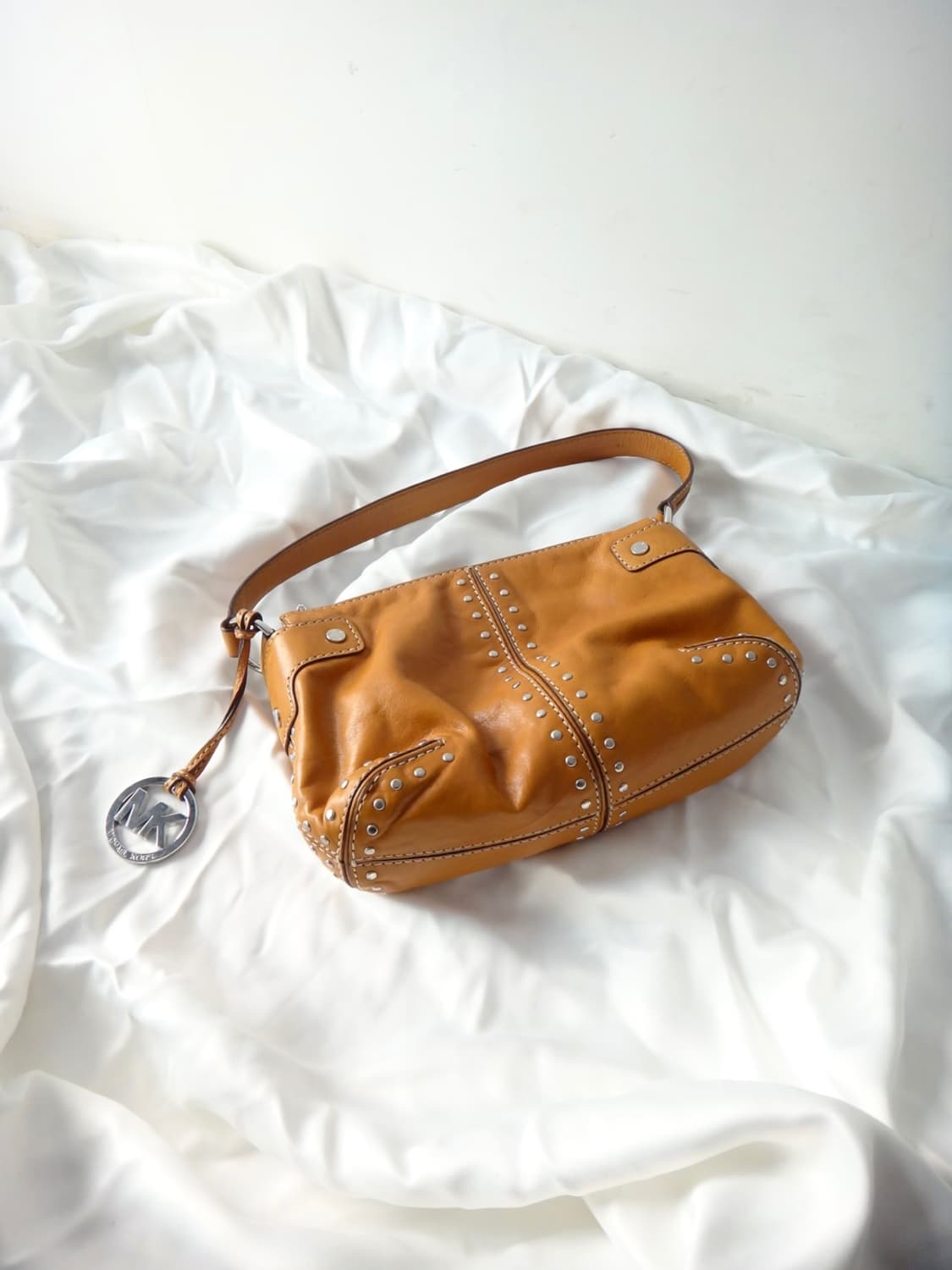 MICHAEL KORS stud mini bag 상품이미지1