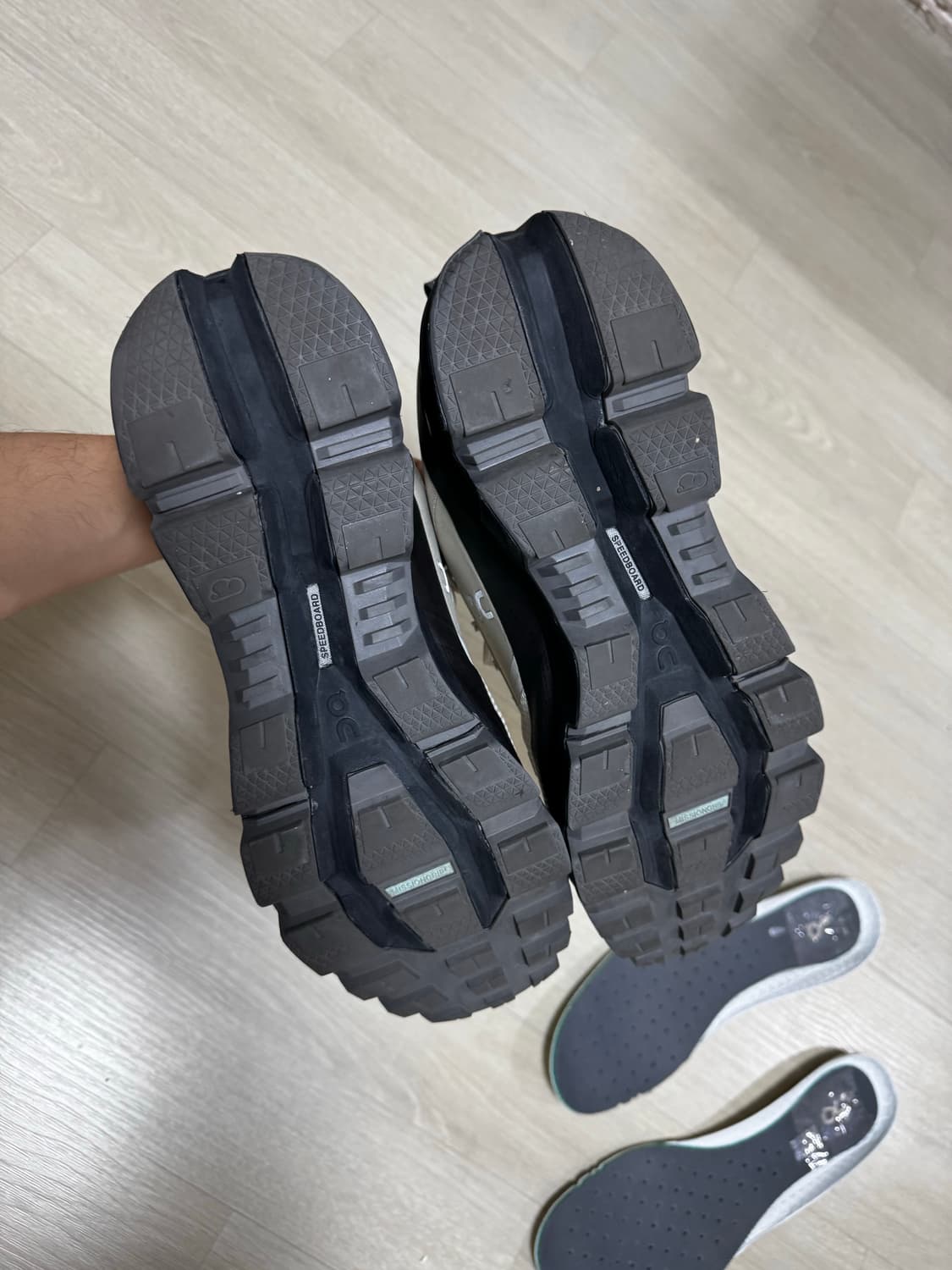 [295] 온 러닝 클라우드원더 워터프루프 샌드 블랙 상품이미지8