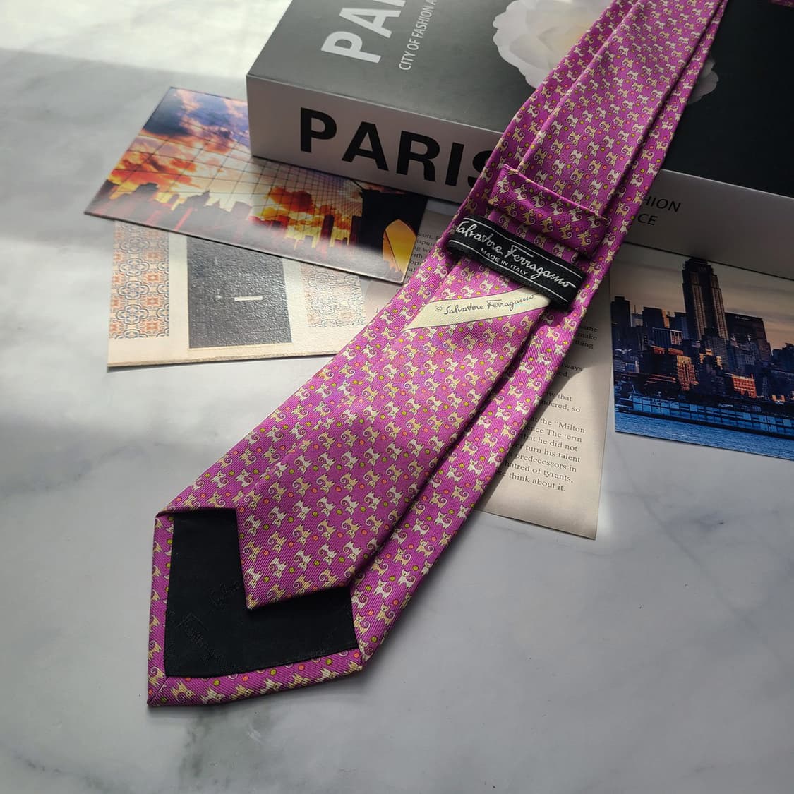 살바토레 페라가모 실크 강아지 패턴 넥타이 8.6cm B등급 E700
 상품이미지4