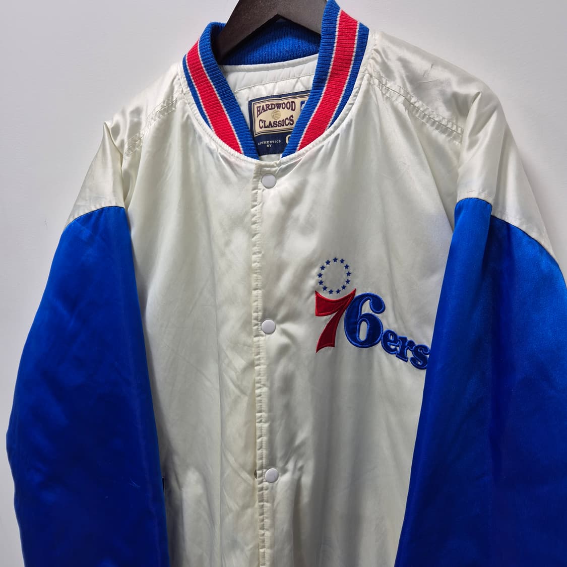 NBA 필라델피아 세븐티식서스 하드우드 클래식 사틴 바시티 자켓 L 상품이미지3