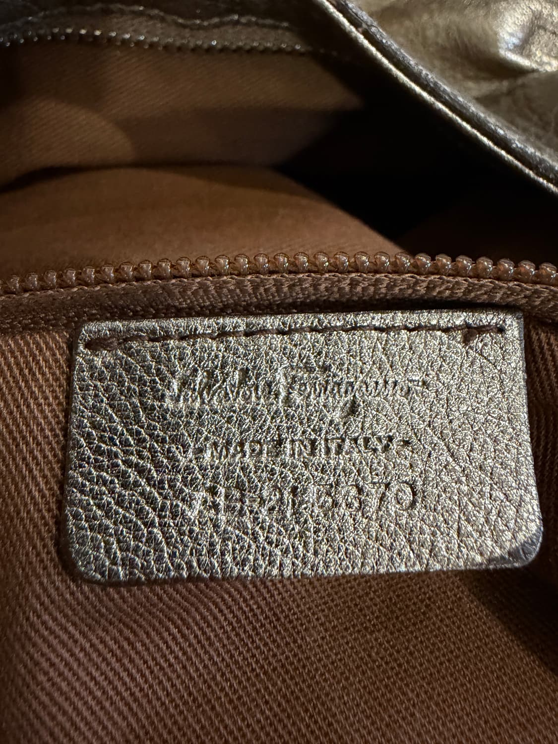 페라가모 간치니 메탈릭 실버 숄더백 상품이미지7