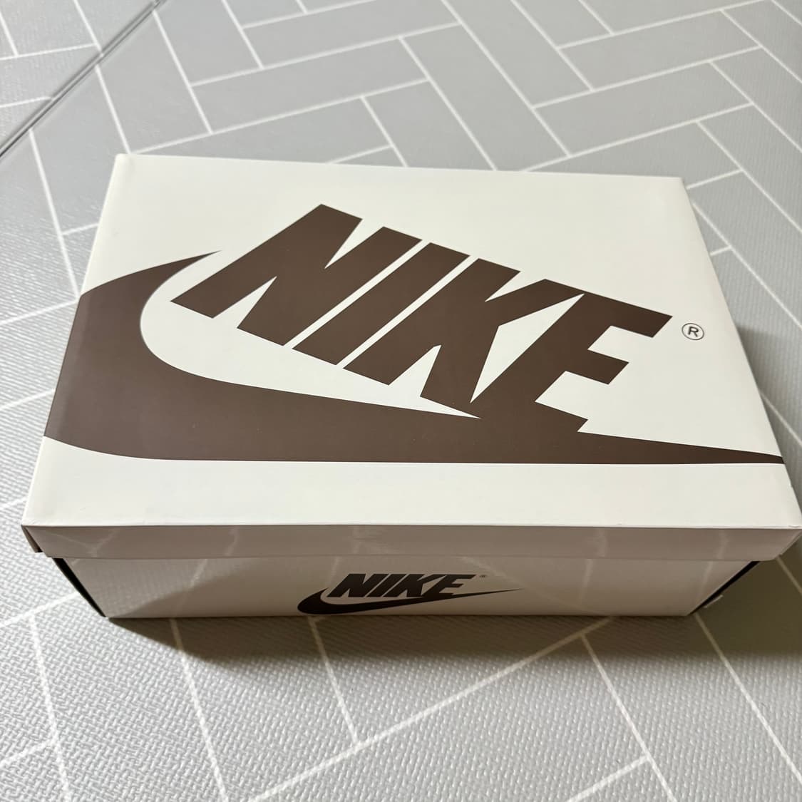 조던 1 트래비스 스캇 벨벳 브라운 공홈당첨상품 급처 (275) 상품이미지6