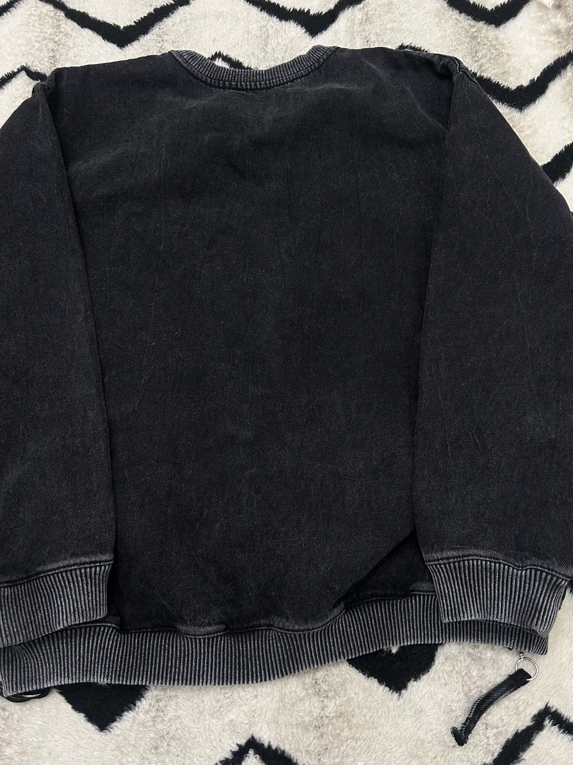 [한국2XL]ZARA 데님 흑청 워싱 맨투맨 상품이미지4