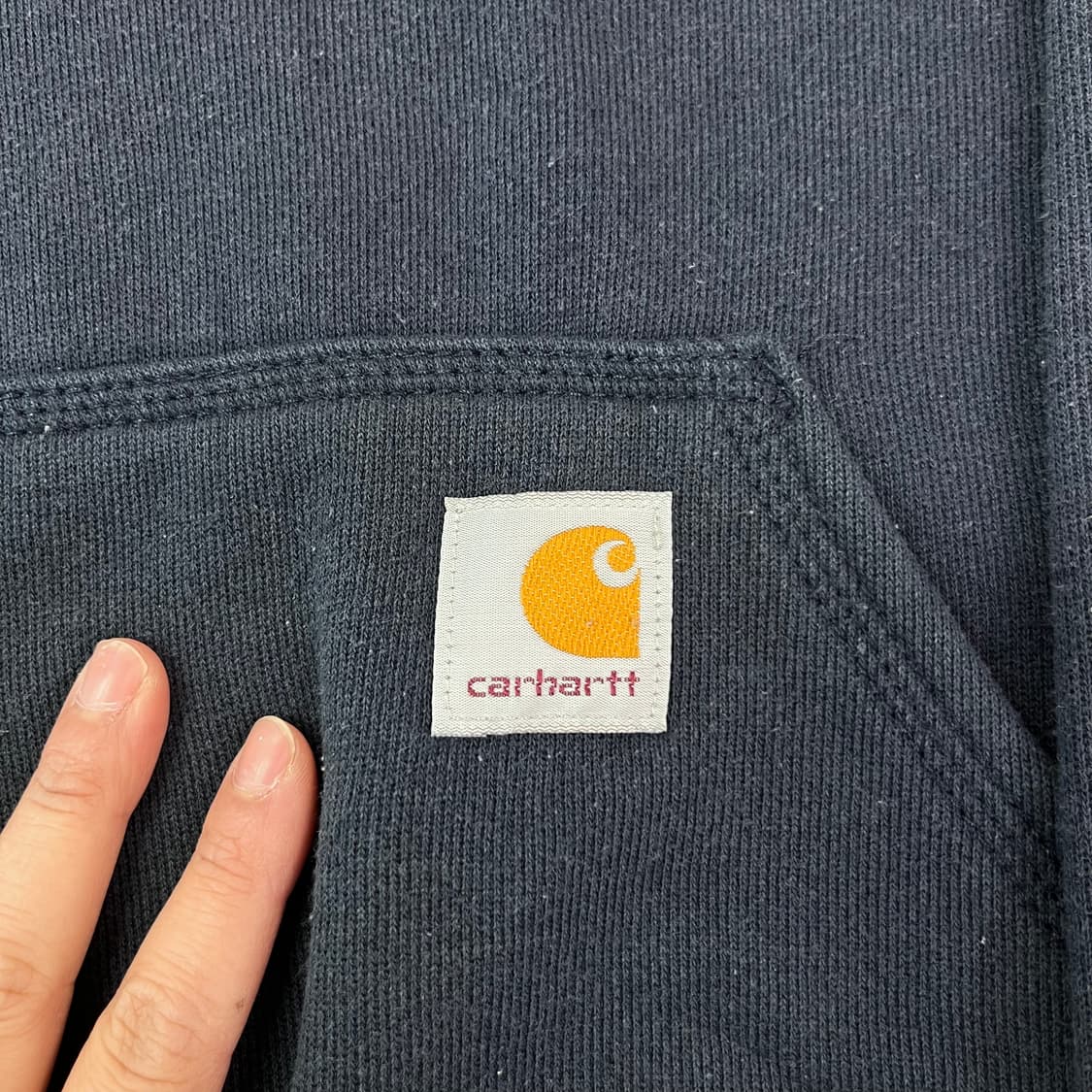 100 칼하트 wip 로고 네이비 후드티 상품이미지3