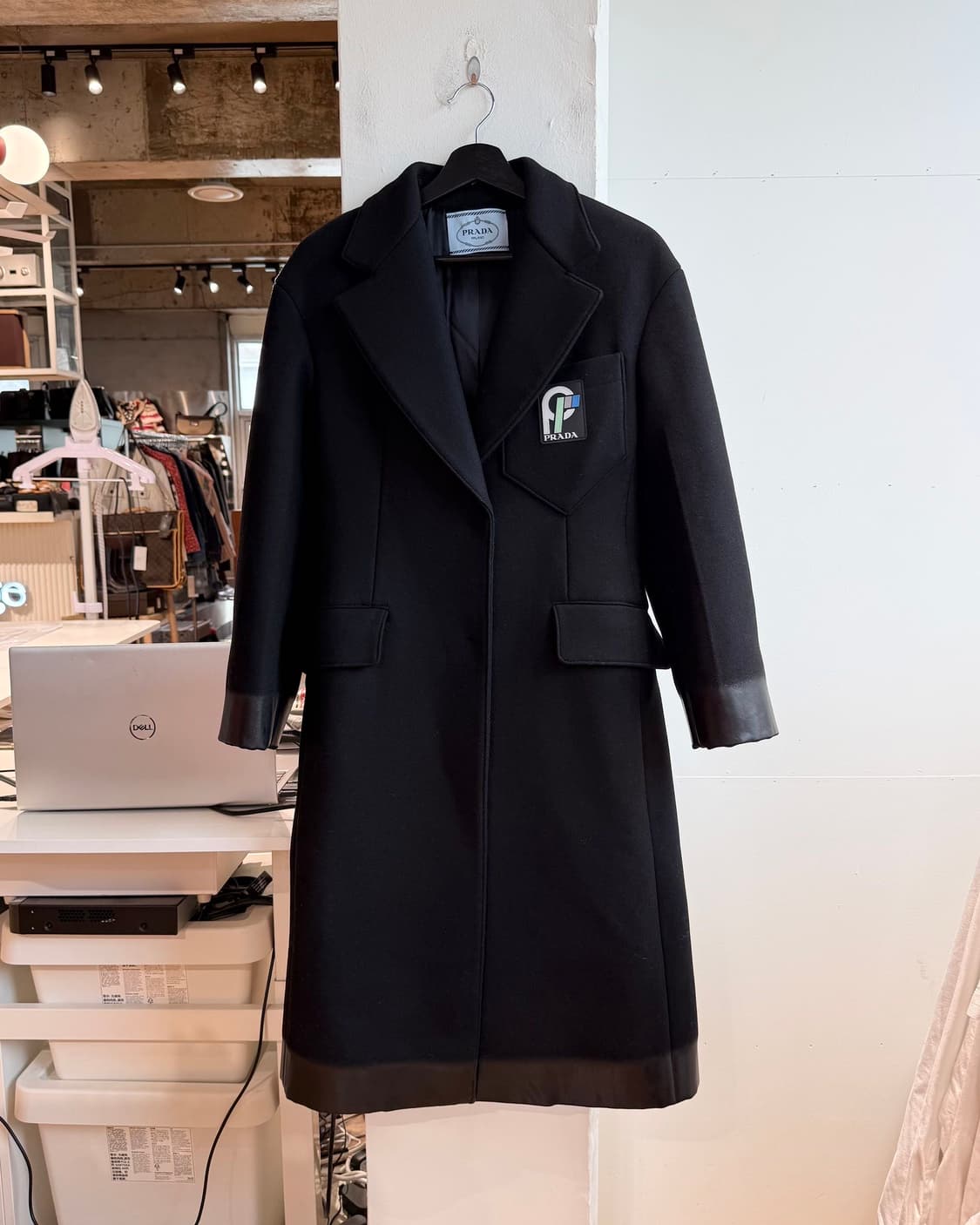 프라다 블랙 로고 울 롱코트 상품이미지2
