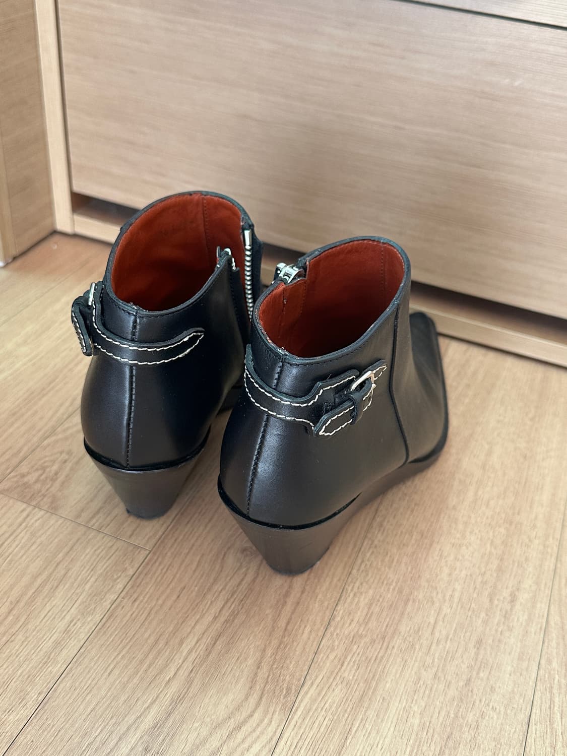 아크네 스튜디오 레더 앵클 부츠 상품이미지3