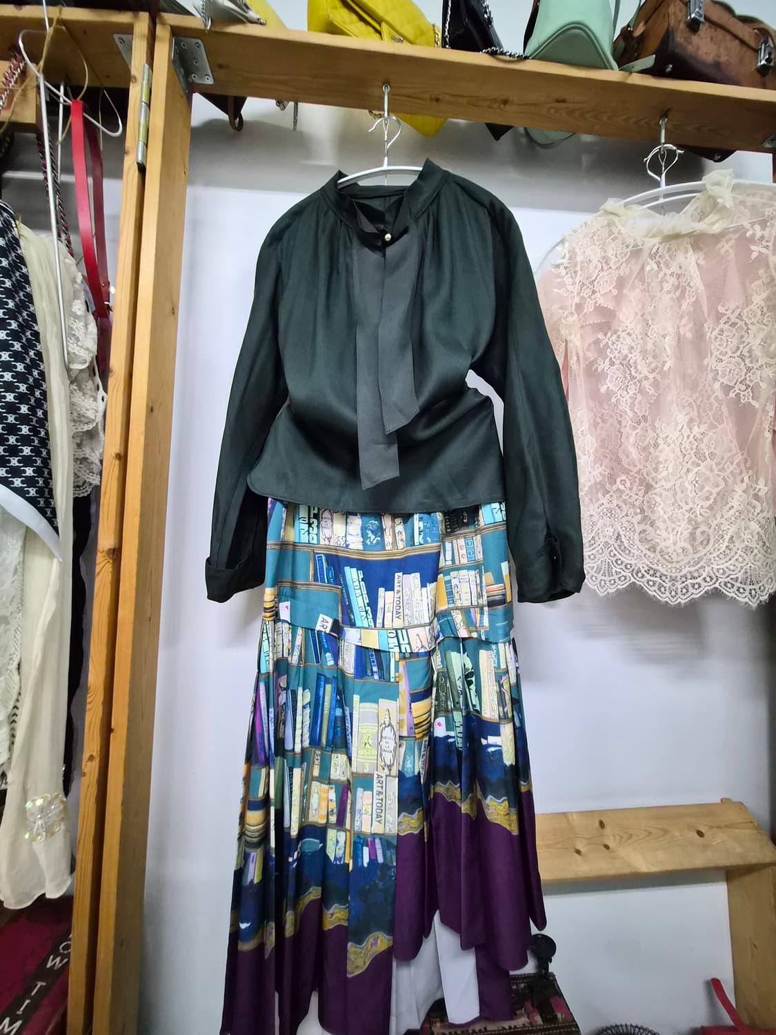 마인 실크 블라우스.lusso 언발 일러스트 스커트 상품이미지1