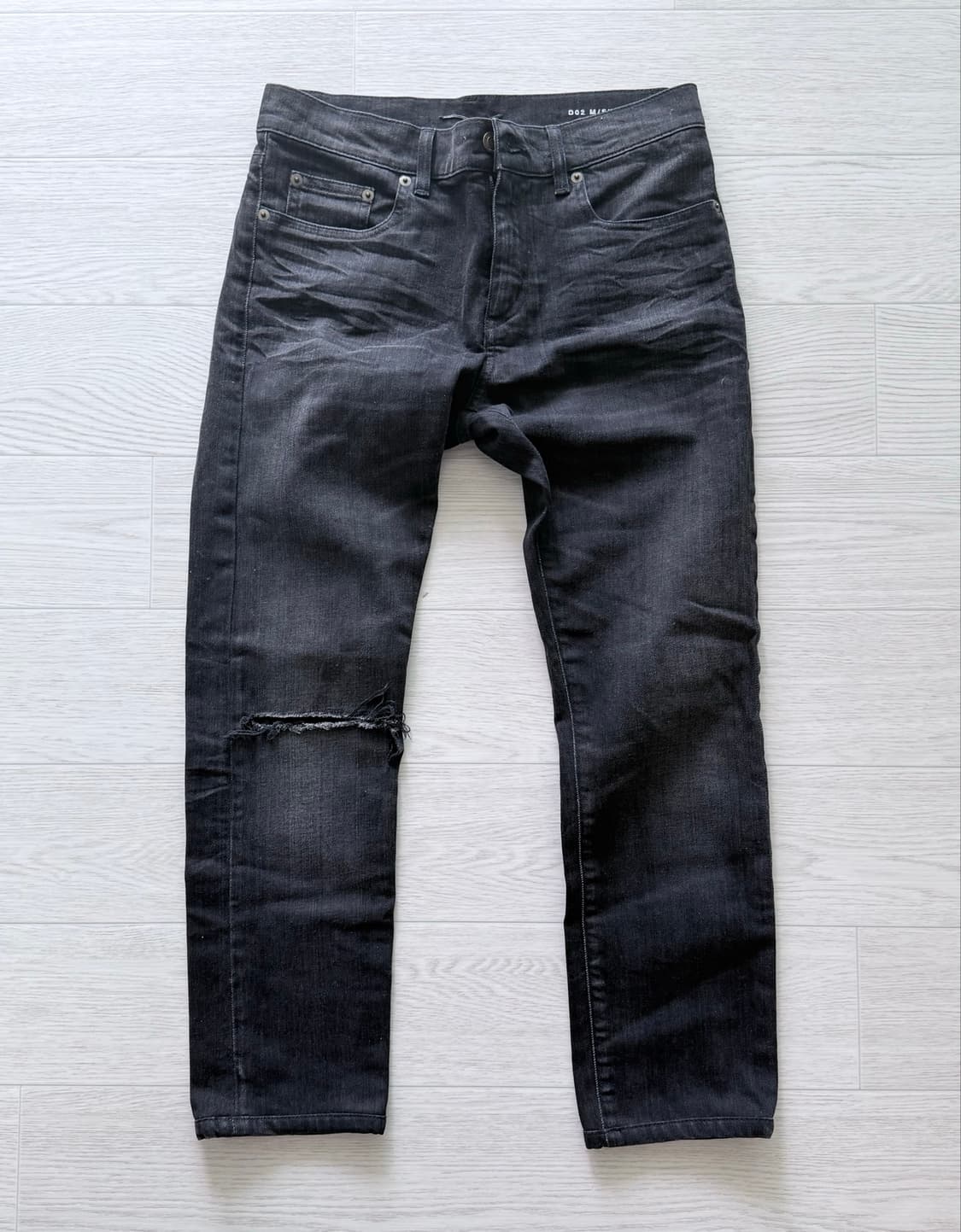 Saint Laurent Washed Distressed Jeans 상품이미지3
