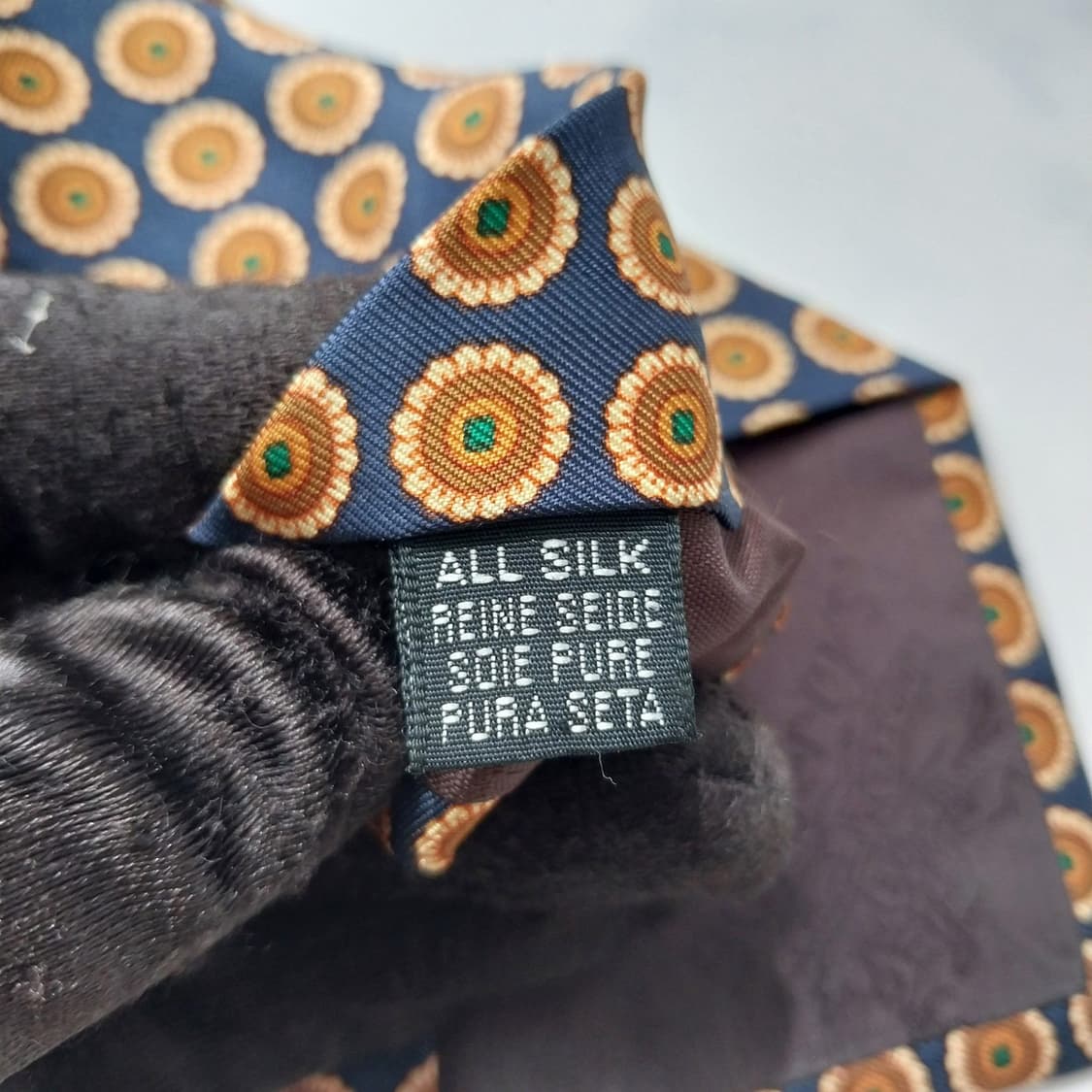 버버리 실크 네이비 플라워 패턴 넥타이 9.8cm A+등급 K2569
 상품이미지8