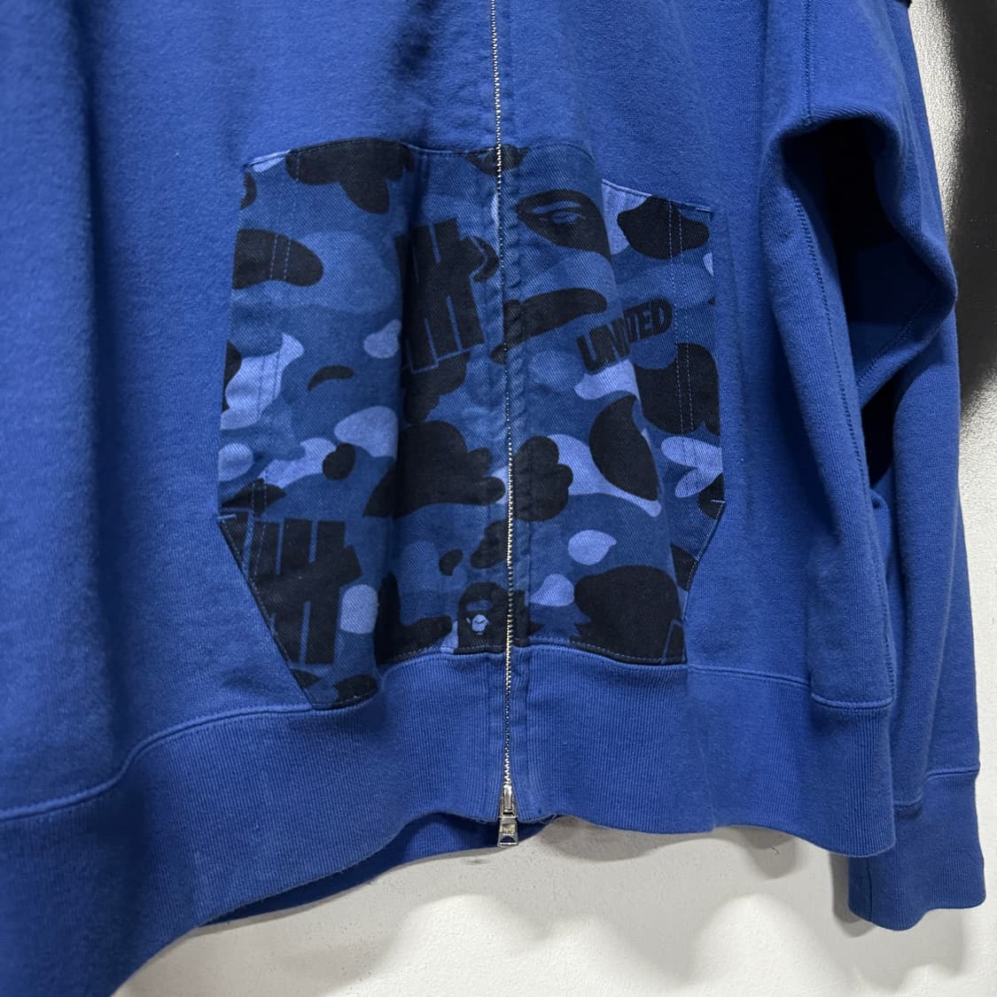 베이프 x 언디핏티드 컬러 카모 투웨이 릴렉스핏 집업 후디 블루 상품이미지4