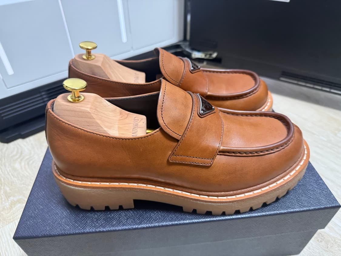 프라다 브라운 레더 로퍼 슈즈 9사이즈 새상품 상품이미지2