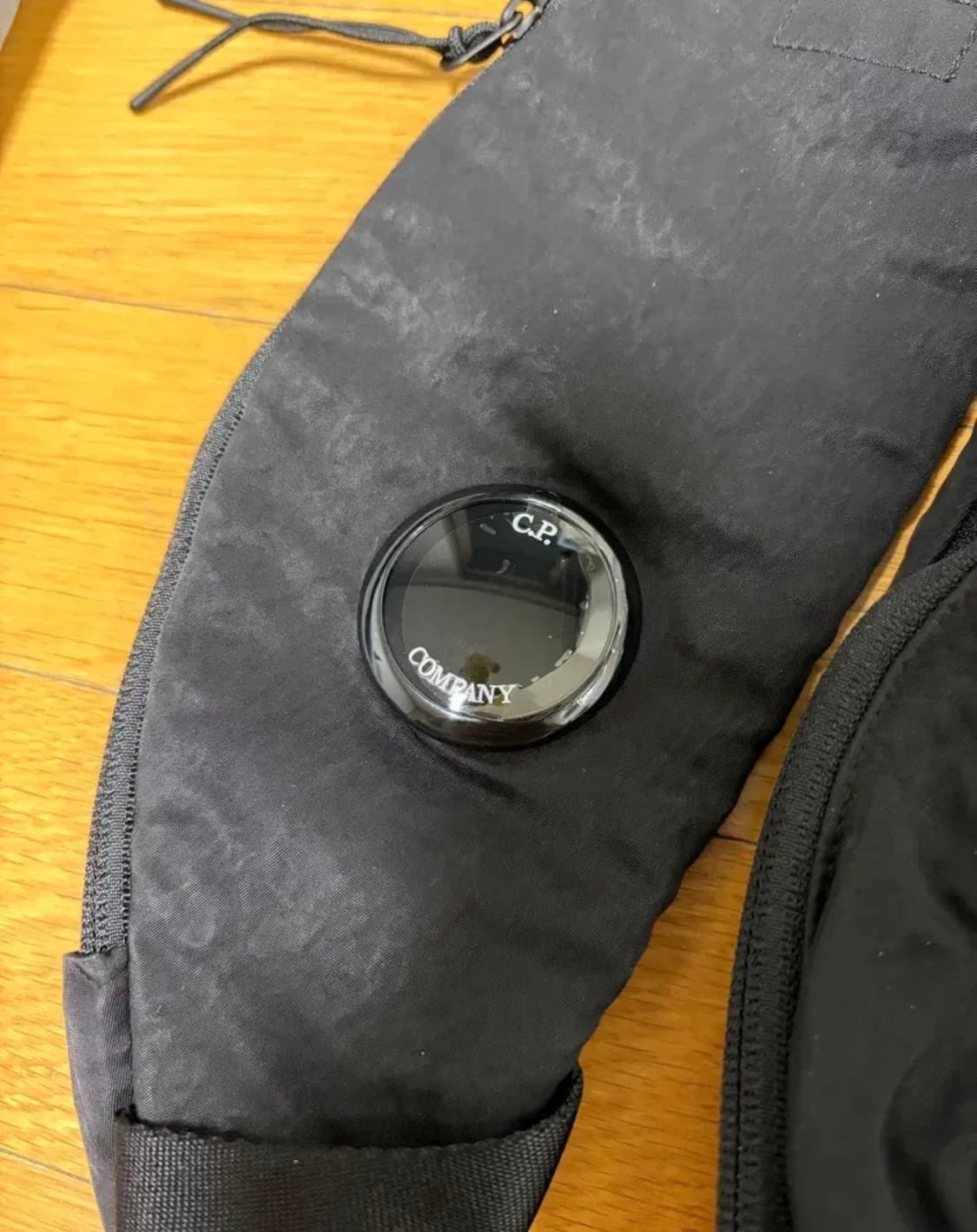 CP 컴퍼니 블랙 렌즈 크로스백  상품이미지5