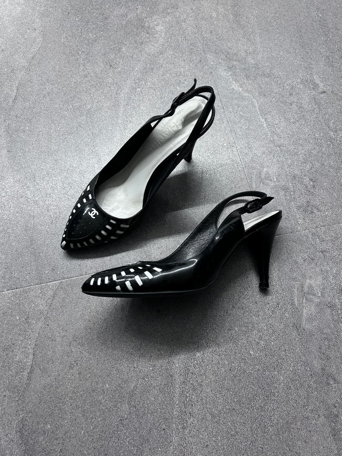 샤넬 에나멜 슬링백 힐 상품이미지3