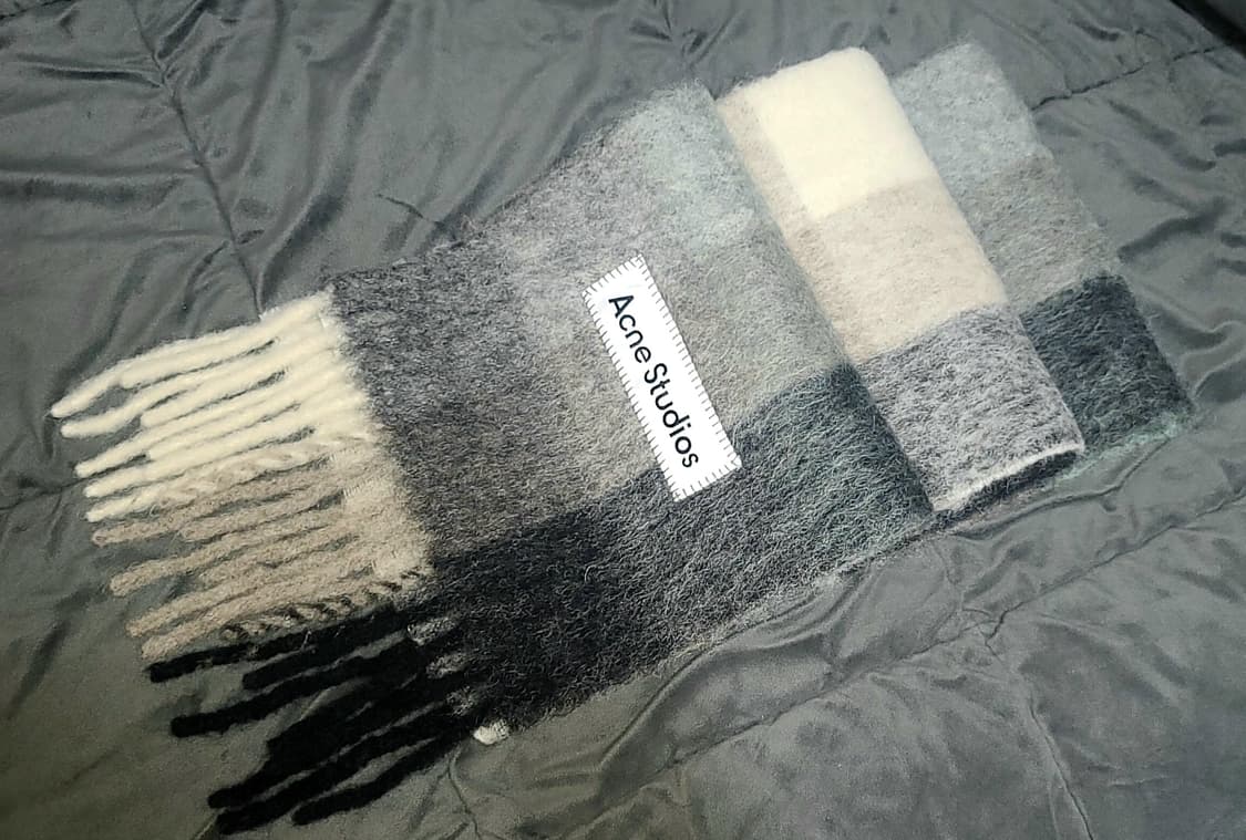 Acne Studios 모헤어 체크 머플러 상품이미지2
