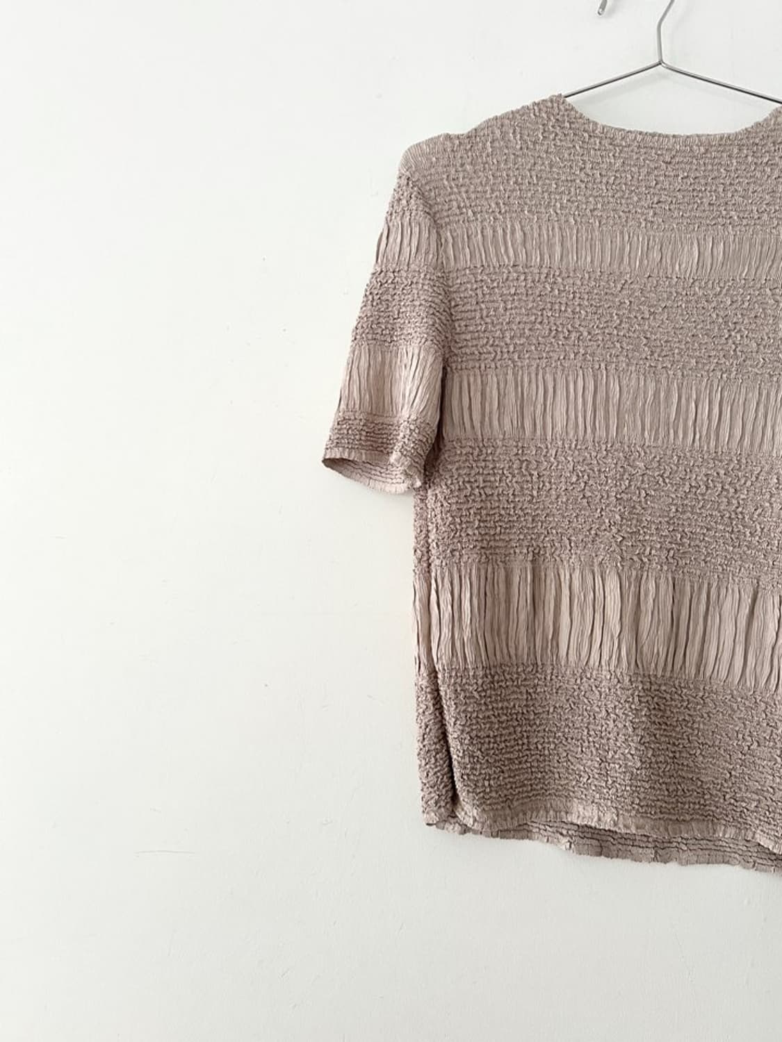 Pleats textured soft top / beige 상품이미지3
