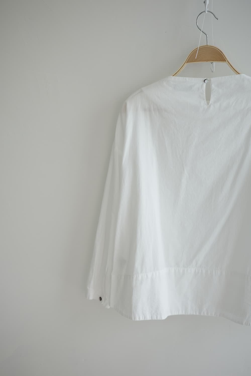 galerie non 
• 화이트 코튼 블라우스 상품이미지8