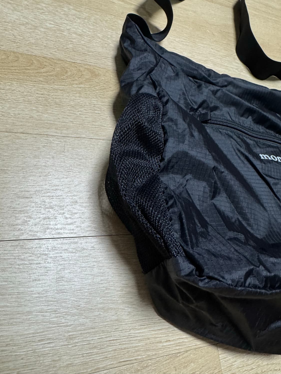 몽벨 포케터블 라이트 숄더백 M 블랙 상품이미지3