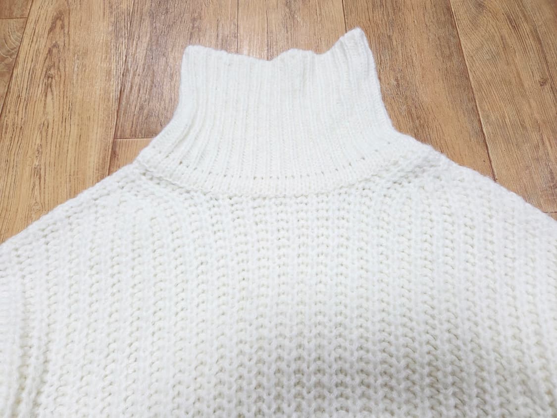 누브(Nouve) 모헤어 커브슬리브 터틀넥 니트 프리사이즈 새상품 상품이미지6