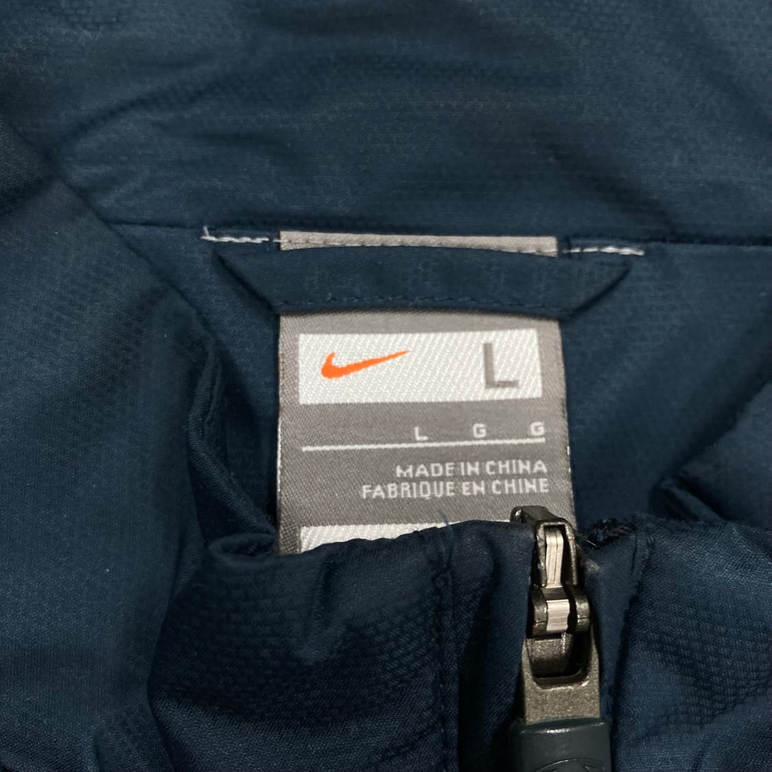 나이키 네이비 컬러 토탈90 스우시 로고 바람막이 상품이미지4