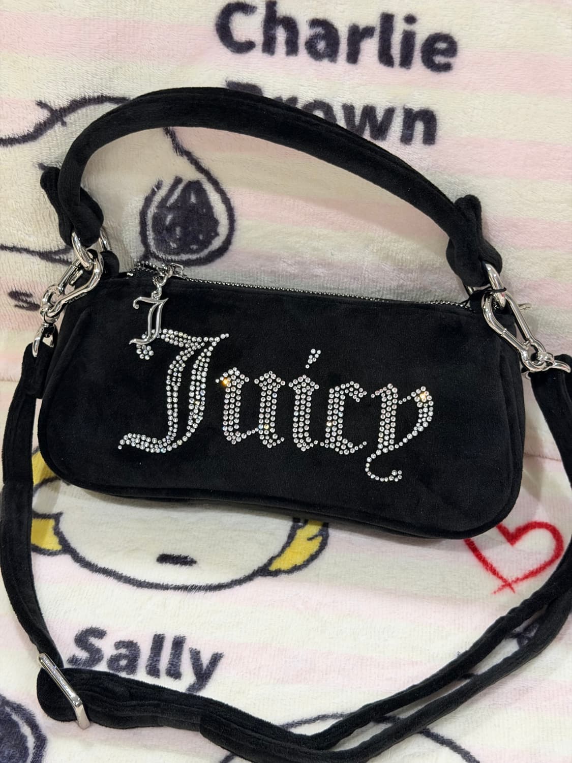 [신상✨프리뷰세일] 쥬시꾸뛰르 벨벳 블랙 숄더백/크로스백 상품이미지1