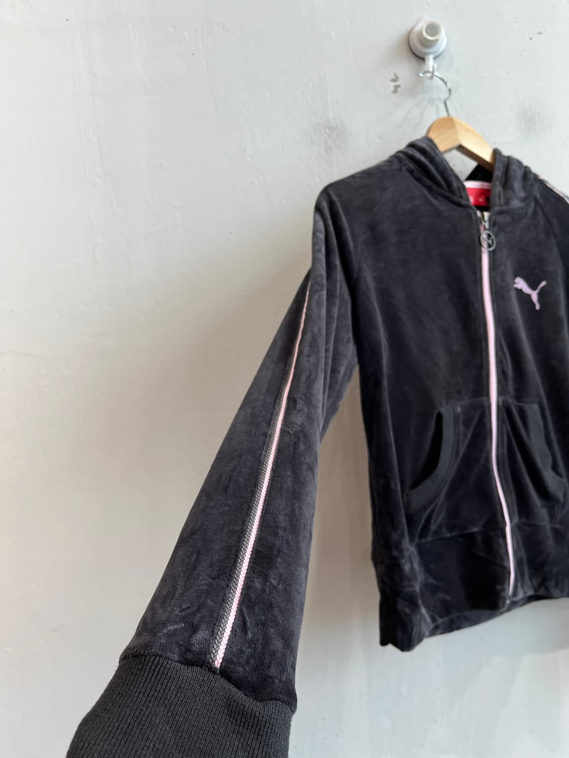 PUMA 퓨마 재팬 핑크로고 벨벳 후드집업 우먼즈 상품이미지4