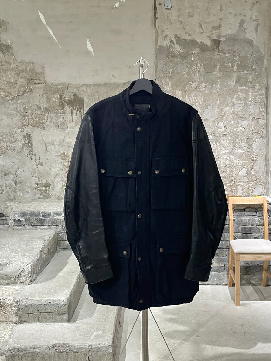 r13 블랙 멀티플 플랩 포켓 레더 슬리브 자켓 상품이미지1