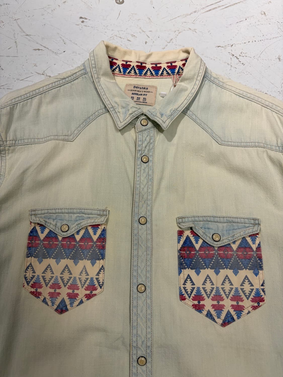 Bershka 에스닉 패턴 웨스턴 포켓 데님 셔츠  상품이미지5