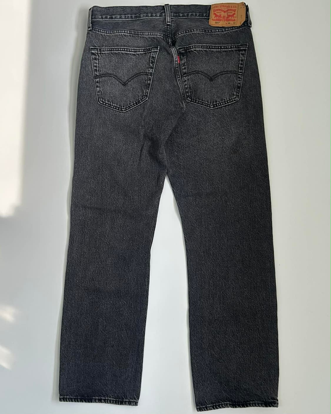 [36/32] 리바이스 501 블랙 워시드 데님 팬츠 상품이미지2