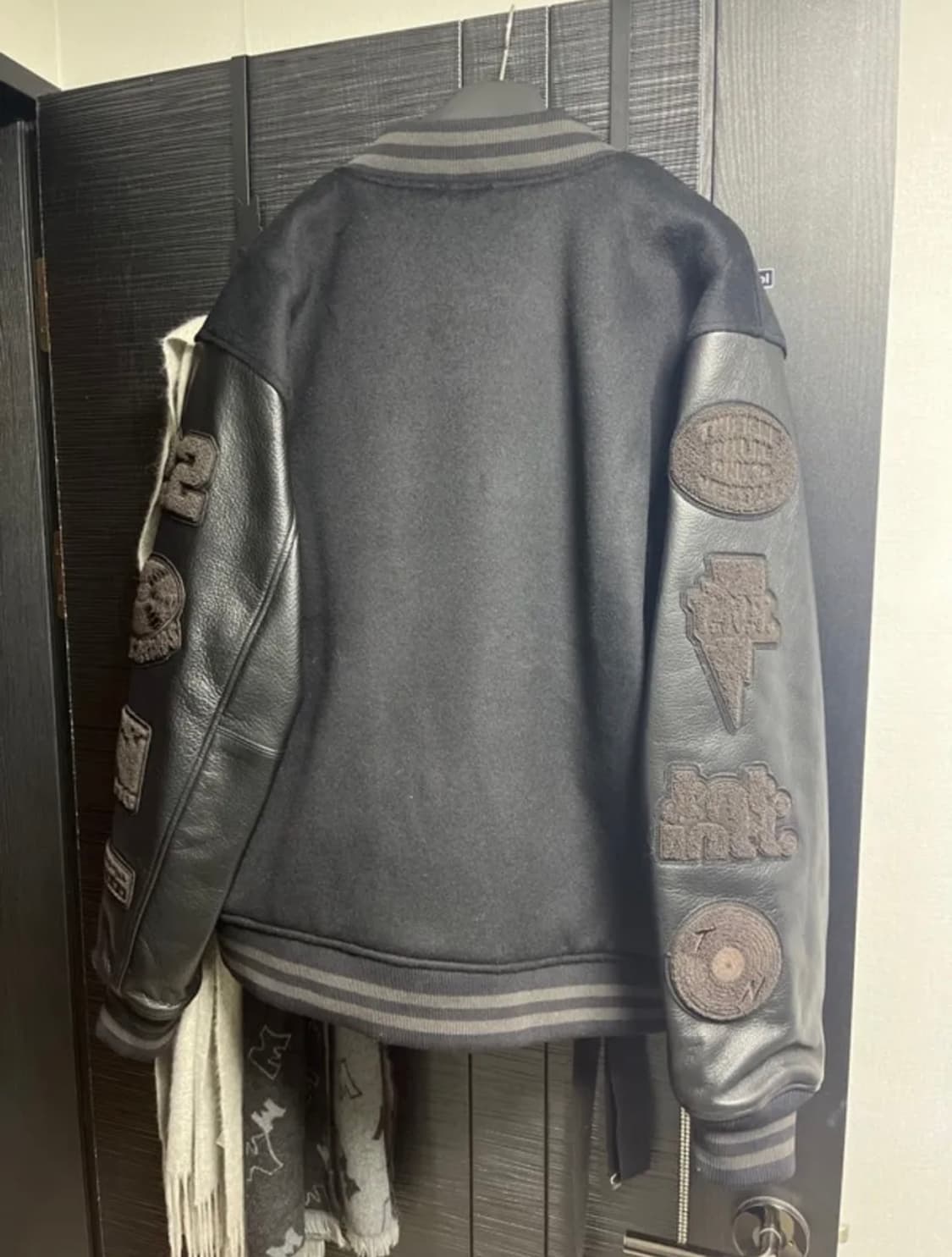 Records Varsity Jacket Black 상품이미지3