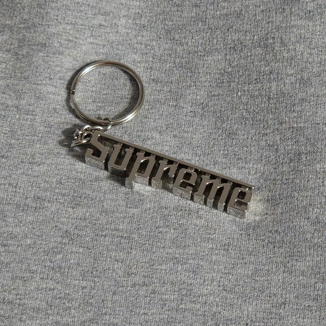 슈프림 그랑프리 키링 상품이미지1