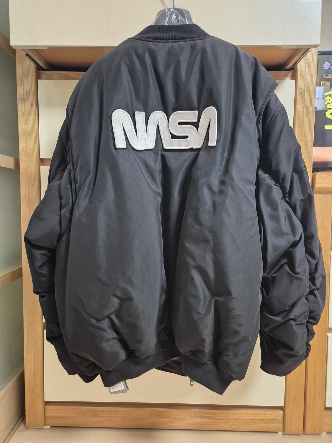 [46] 발렌시아가 나사 봄버 블랙 상품이미지2